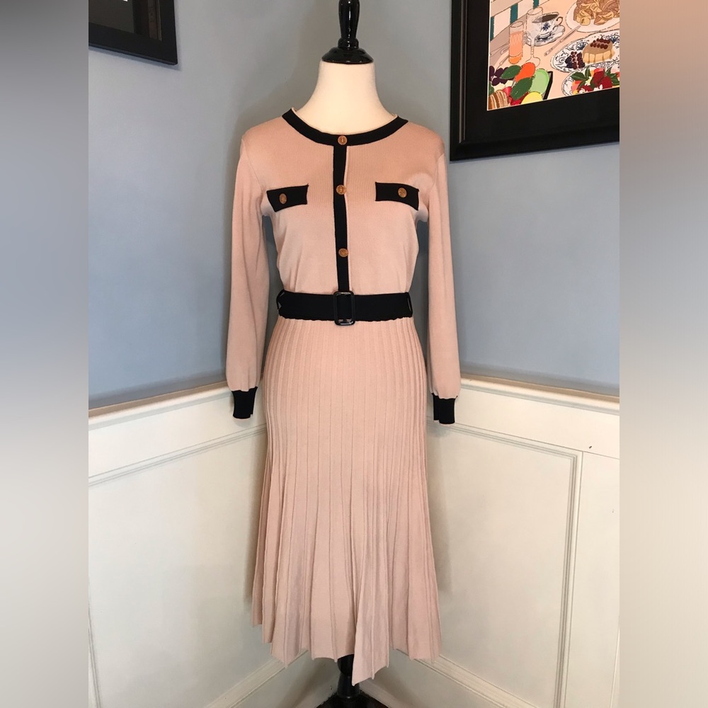 Beige and Black Retro 70s Style Stretch Sweater Dress with Pleated Skirt Sz M